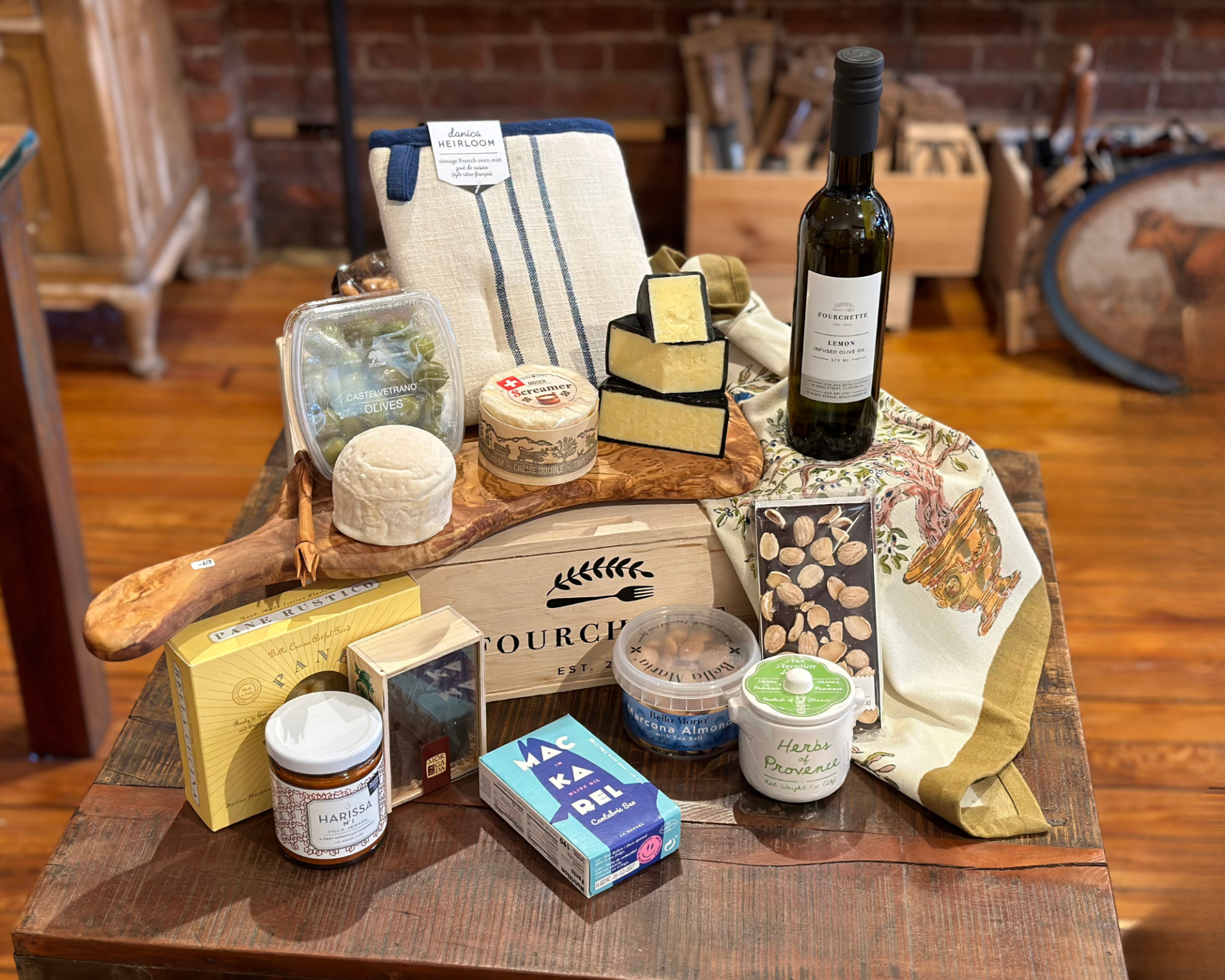 Global Gourmet Delights Gift Box | Fourchette